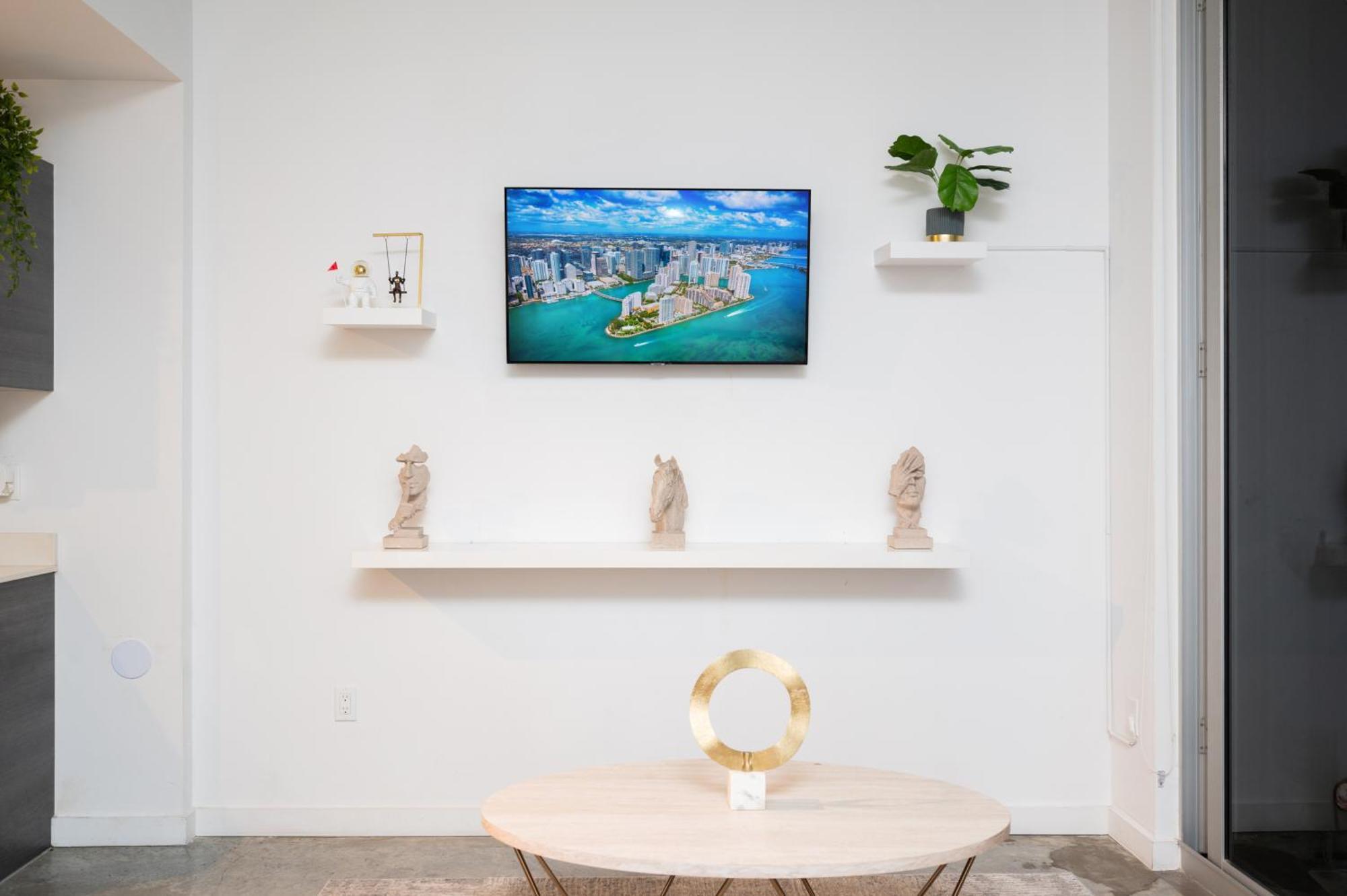 Luxury Loft W Skyline View, Rooftop Pool, Brickell Downtown *