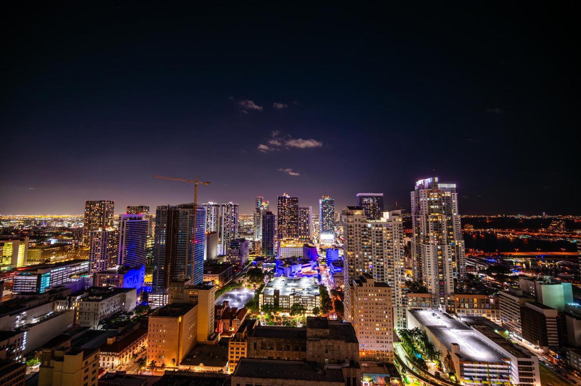 Luxury Loft W Skyline View, Rooftop Pool, Brickell Downtown Miami